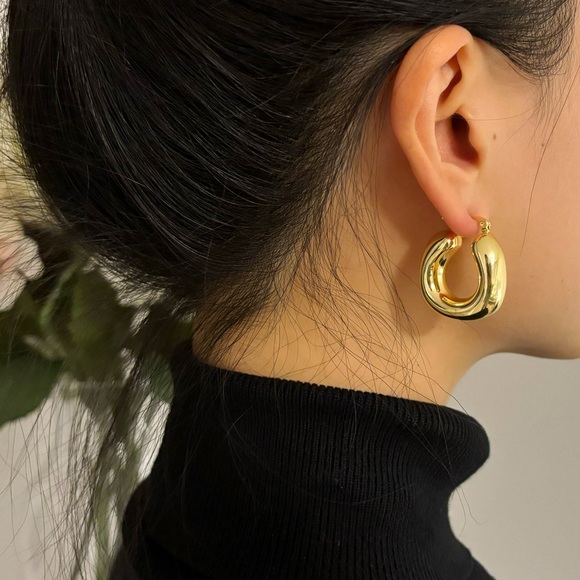 Sculptural Hoops Earrings - Picture 2 of 11